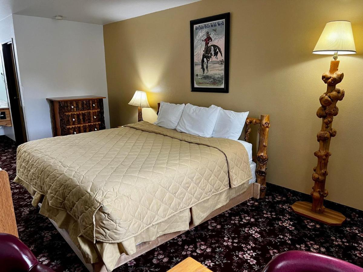 Standard Queen Room