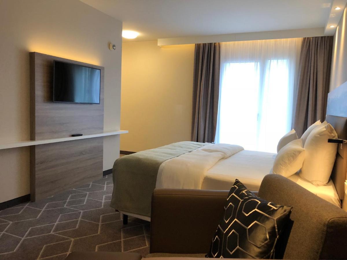 Standard Queen Room - Accessible