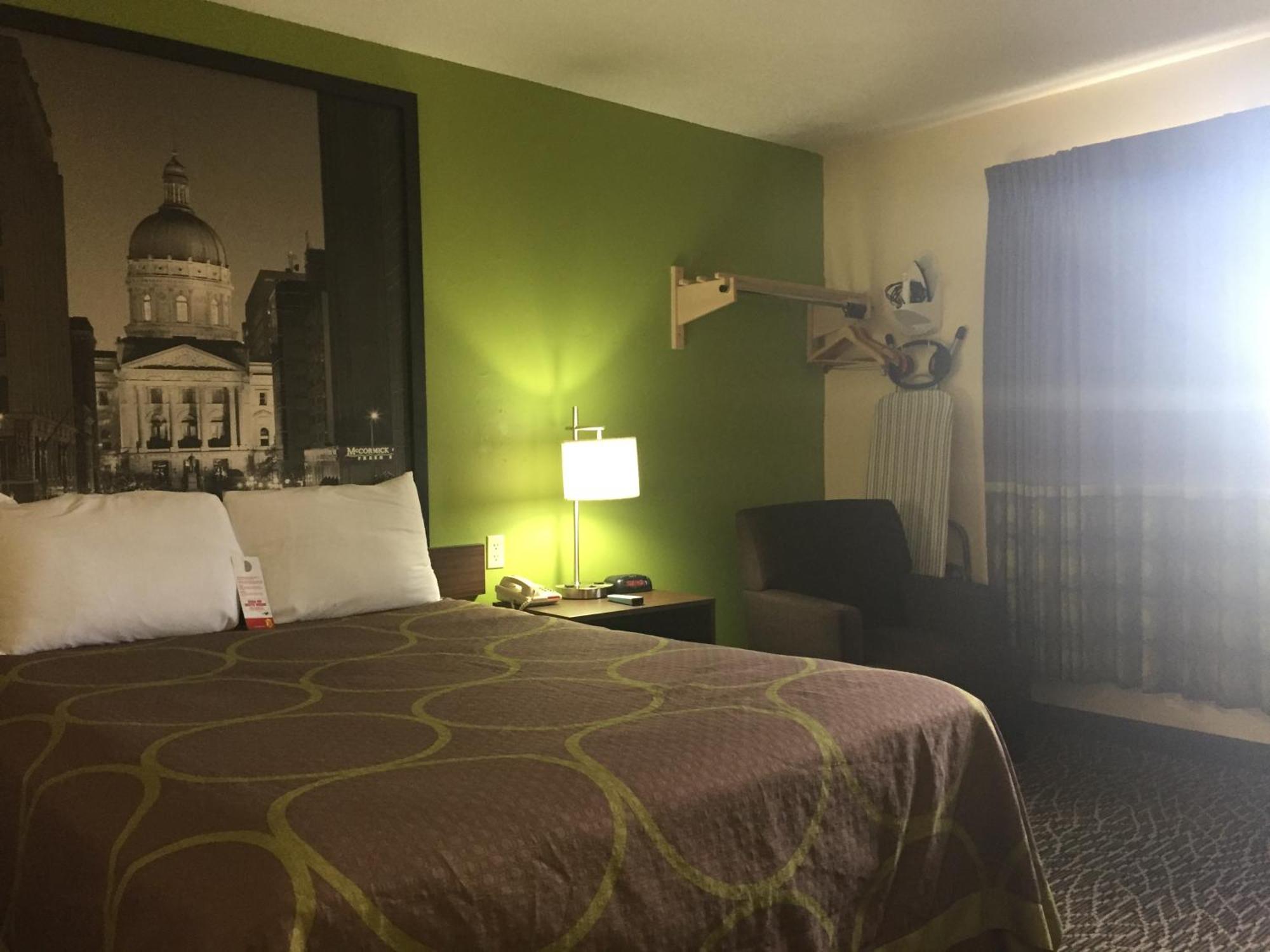 Queen Room - Non-Smoking