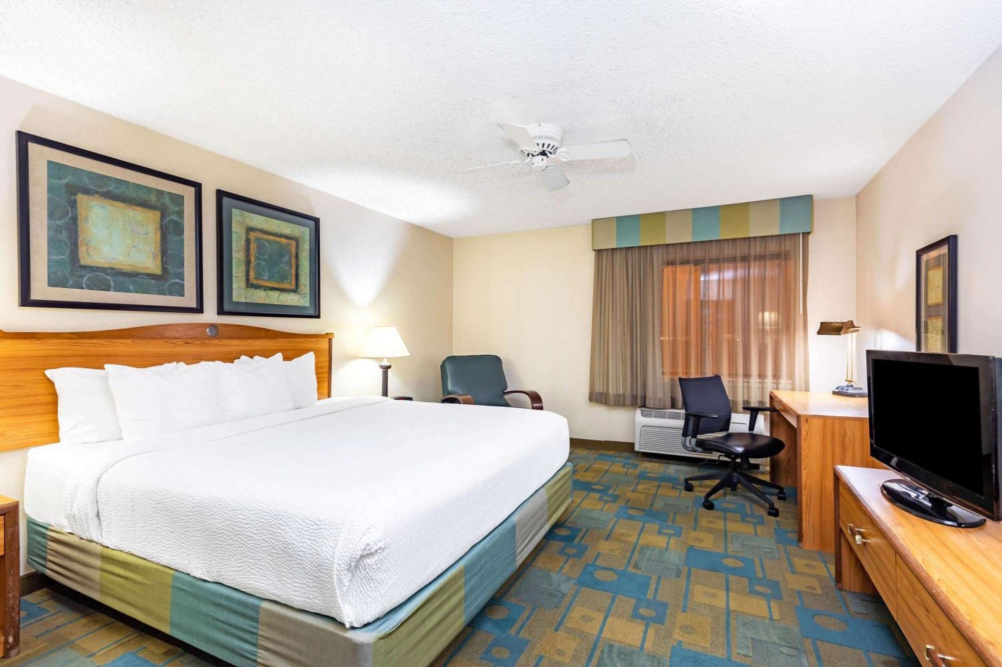 King Room with City View - Non-Smoking