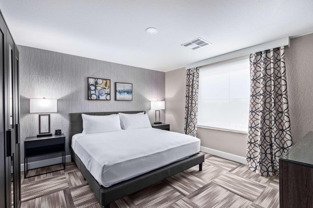 King Suite with Sofa Bed and View