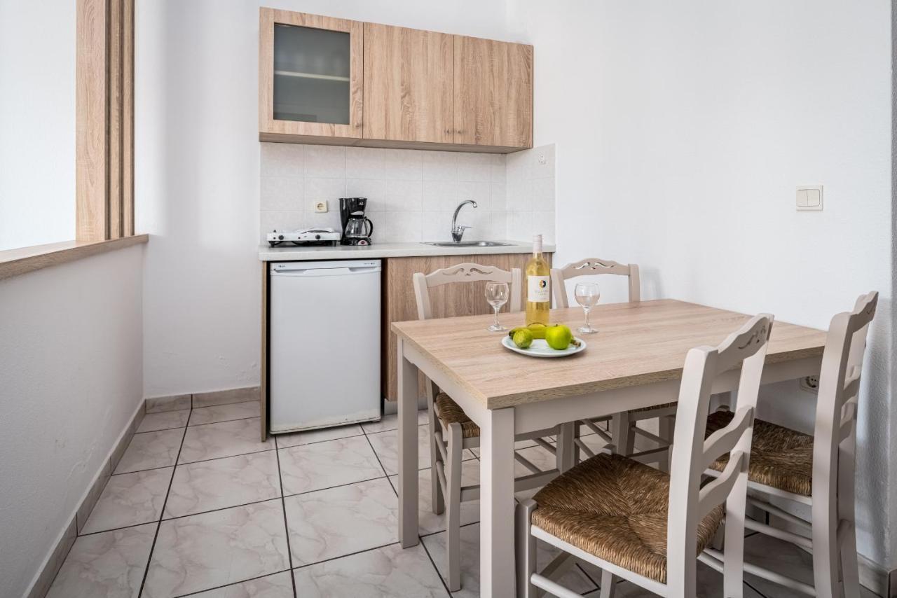 Superior One-Bedroom Apartment