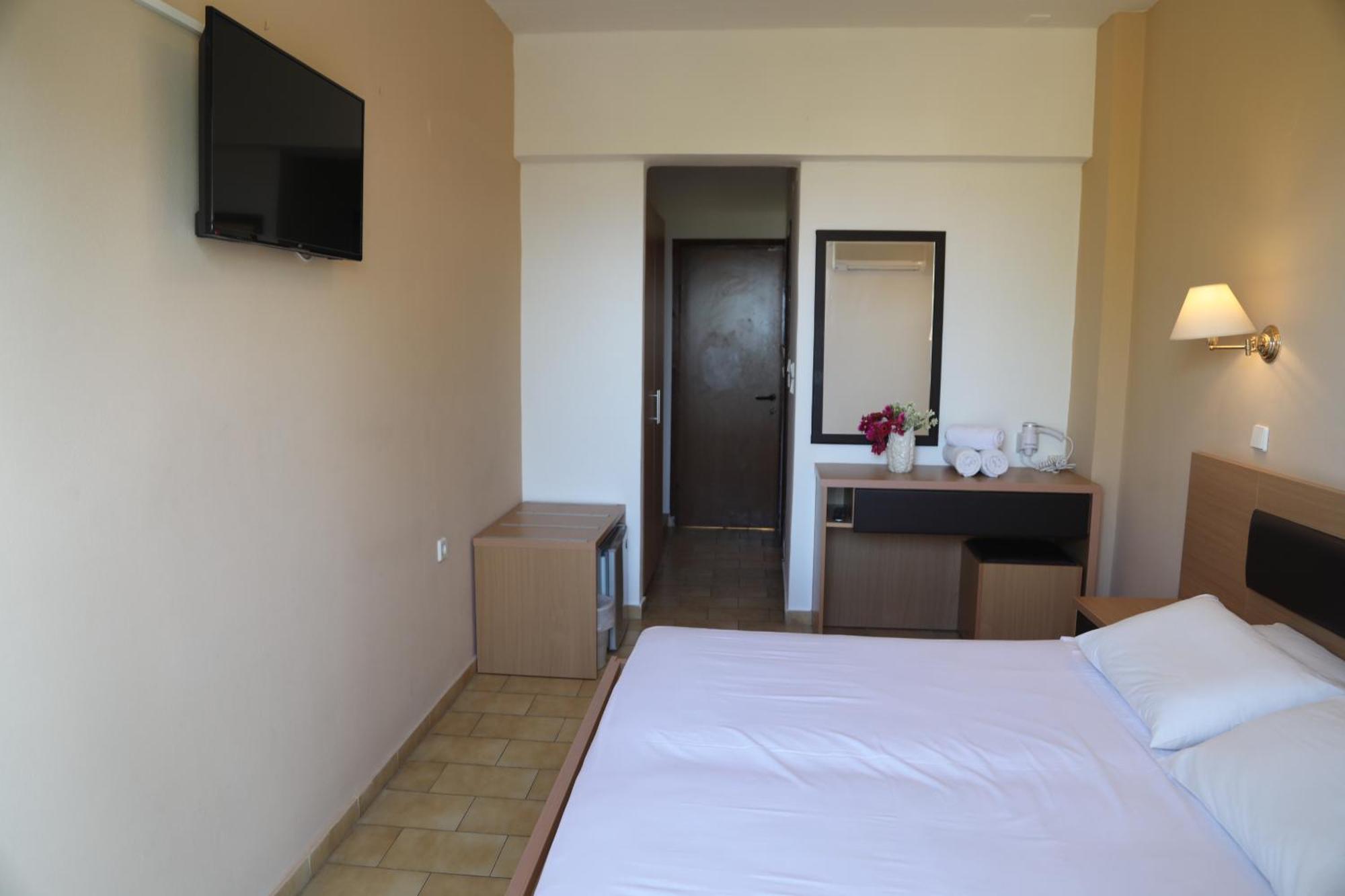 Twin Room,1698918854:JPEG