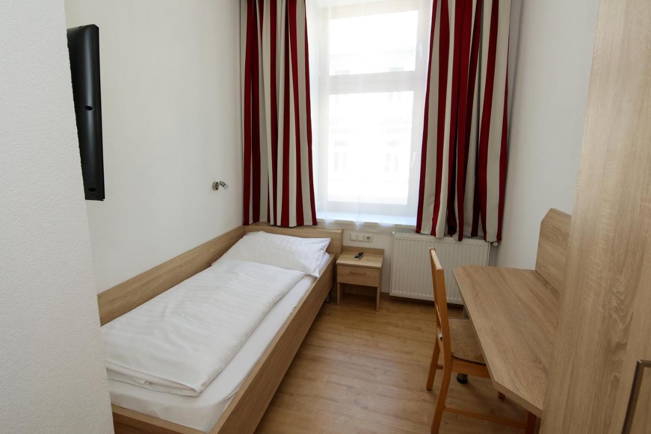 Single Room Private Bathroom