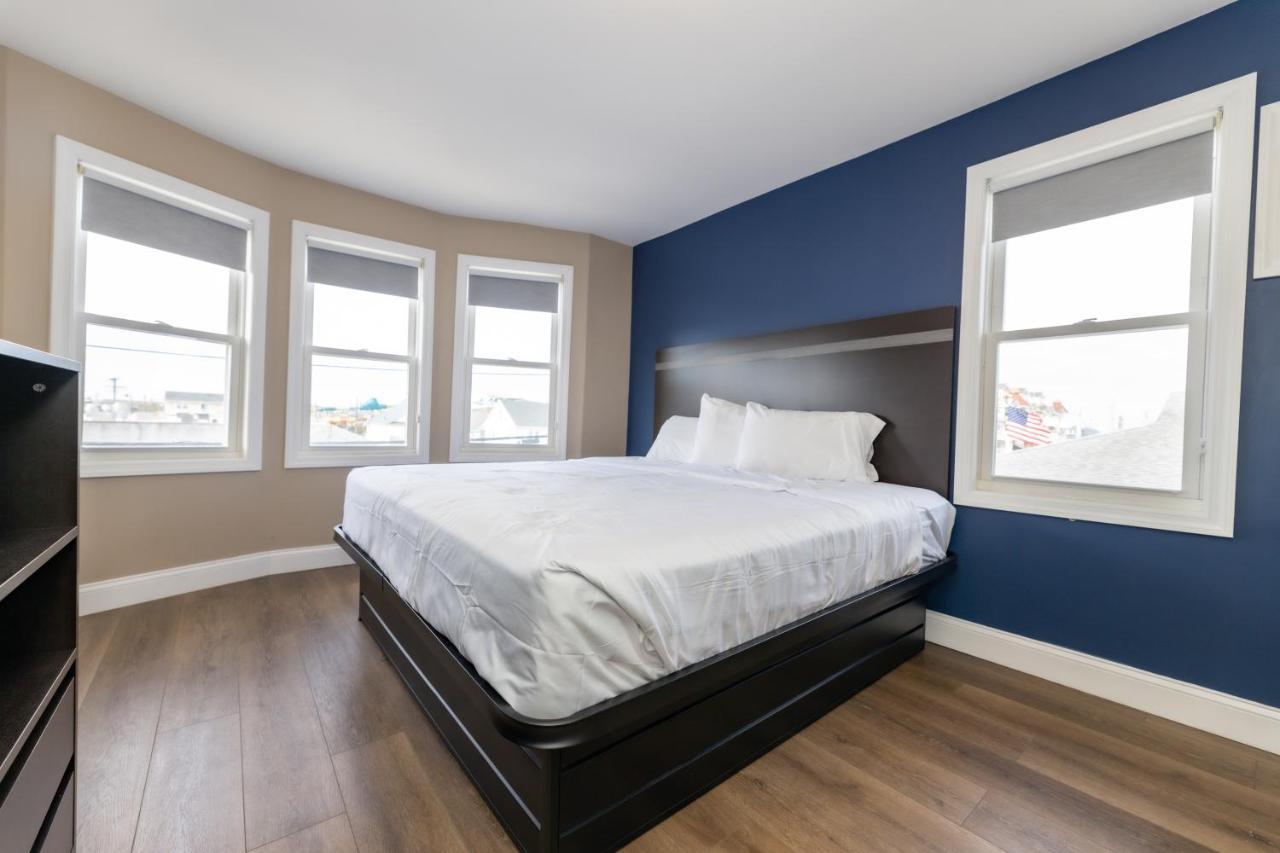 Deluxe Family Room,1238666443:JPEG