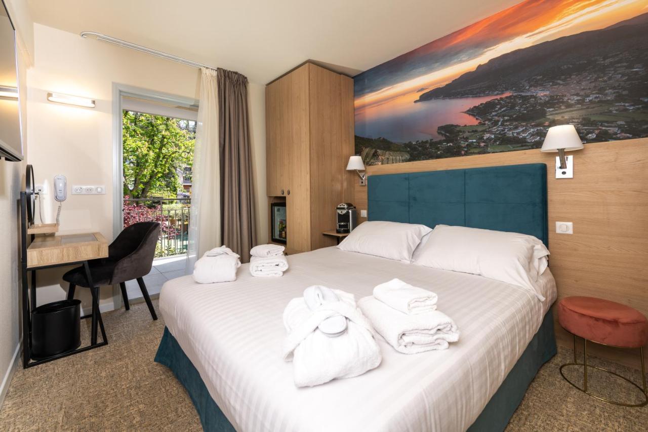 Superior Queen Room Balcony Garden View