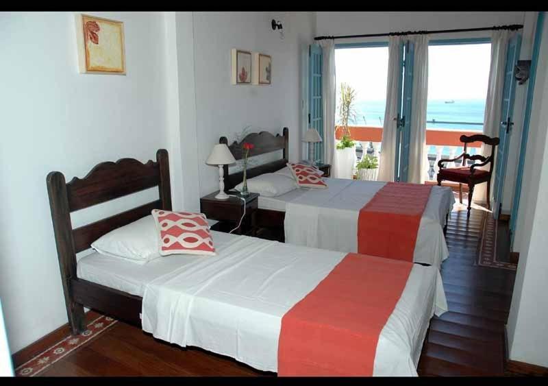 Quarto Quádruplo com Vista do Mar.