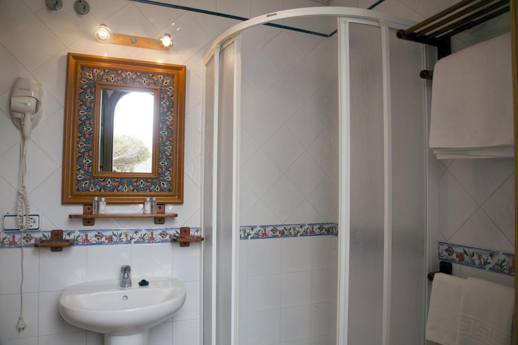 Single Room,1588110145:JPEG