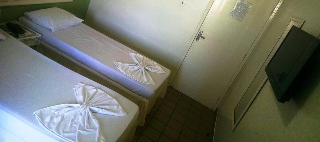 Quarto com 2 Camas de Solteiro