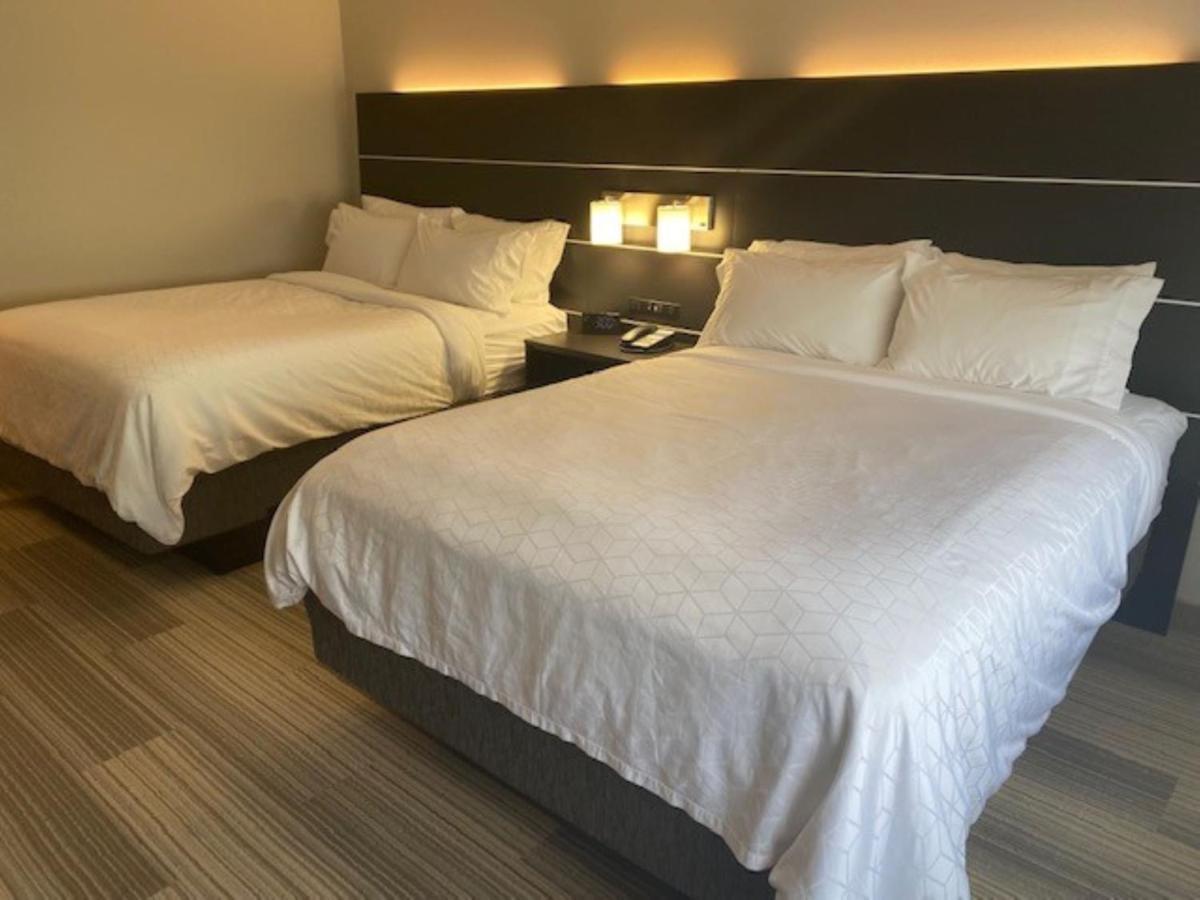 Standard Queen Room with Two Queen Beds