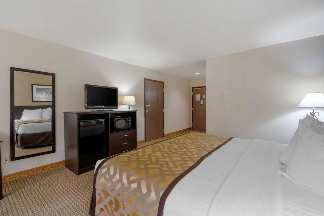 Oversized King Room Queen Bed