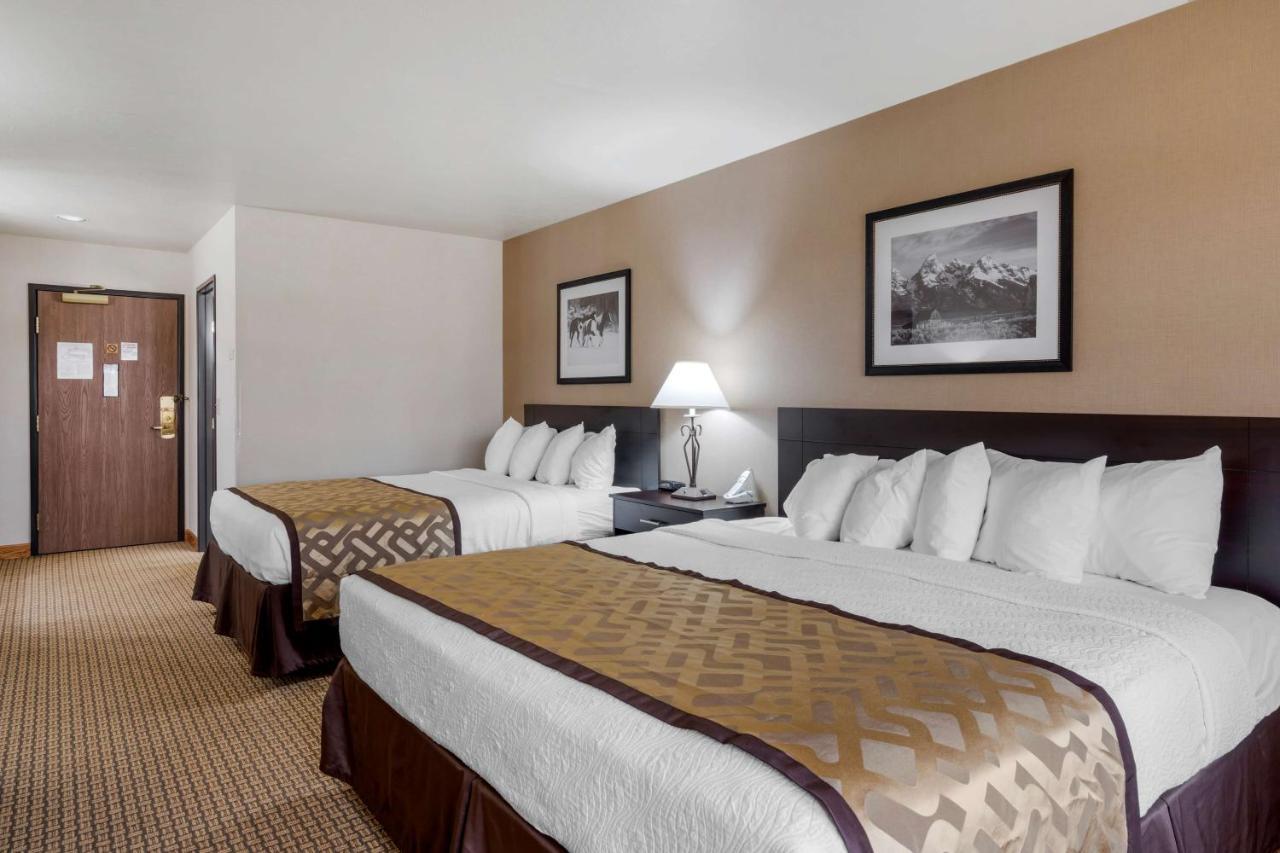 Oversized King Room Queen Bed