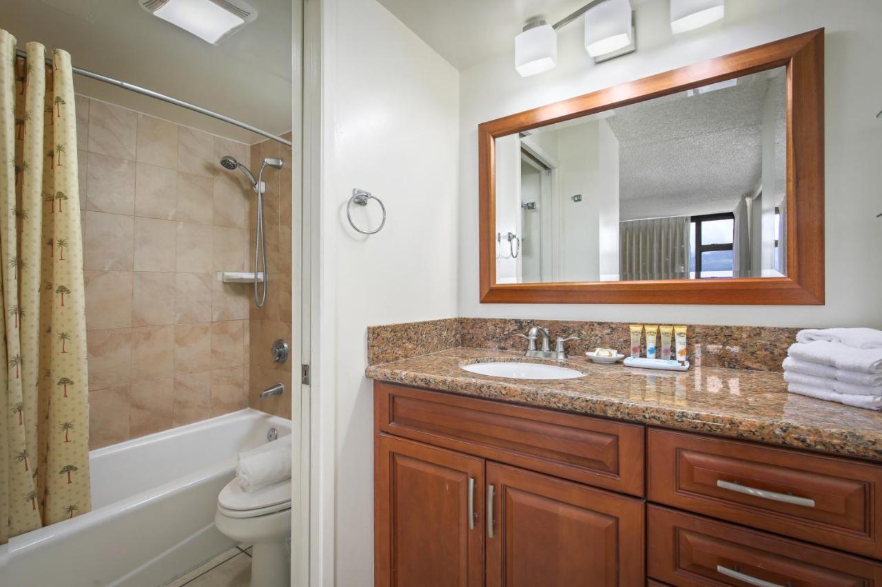 One-Bedroom Suite with Mountain View