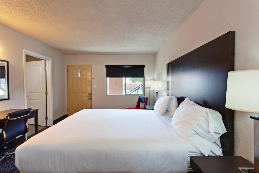 King Room - Disability Access/Non-Smoking