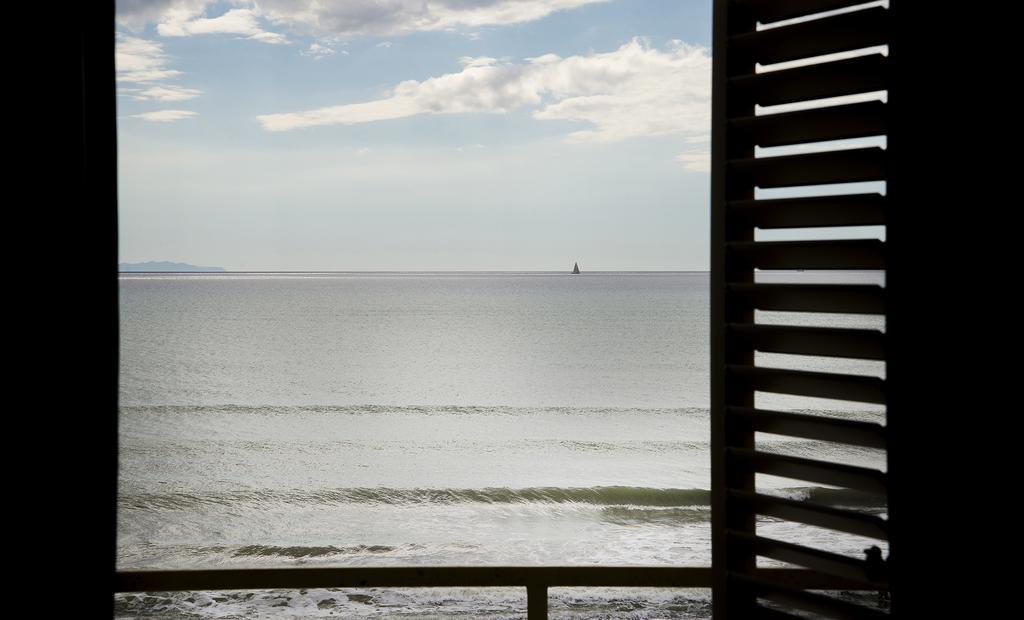 Camera Matrimoniale con Balcone e Vista Mare