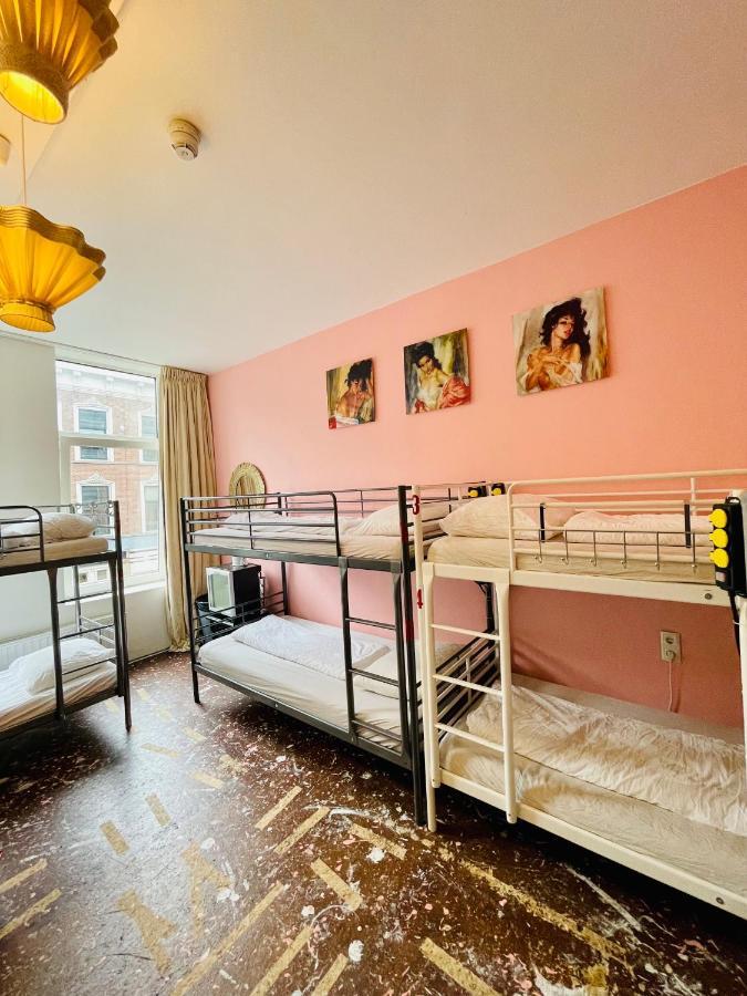 Bed in een Gemengde Slaapzaal met 10 Bedden