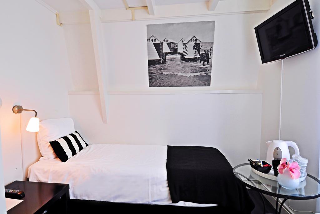 Single Room,68071262:JPEG