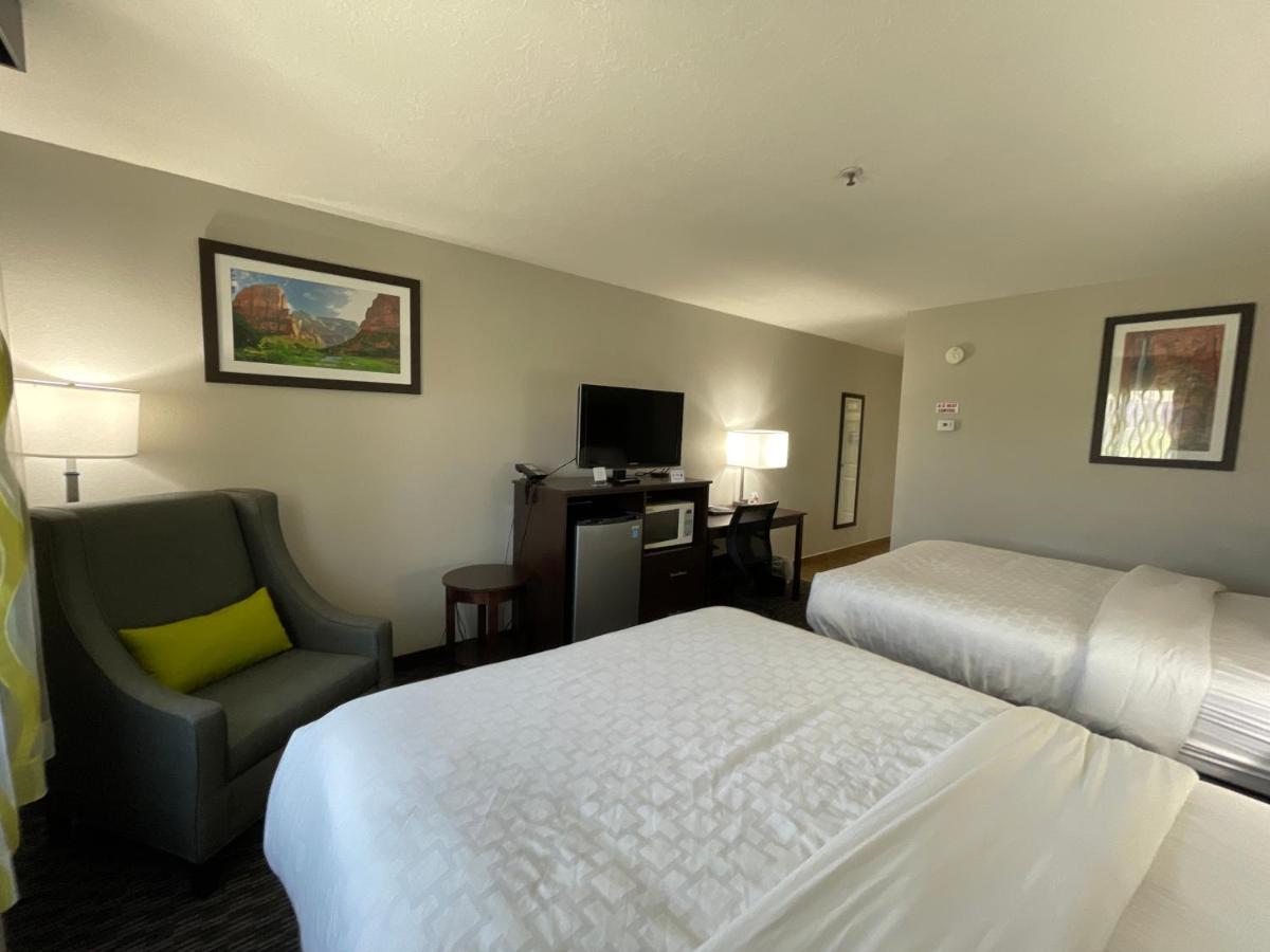 Deluxe Suite with Two Queen Beds - Non-Smoking