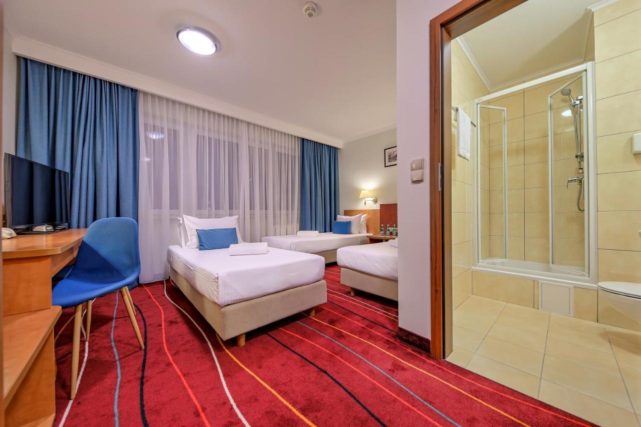 Luxury Triple Room with Three Single Beds