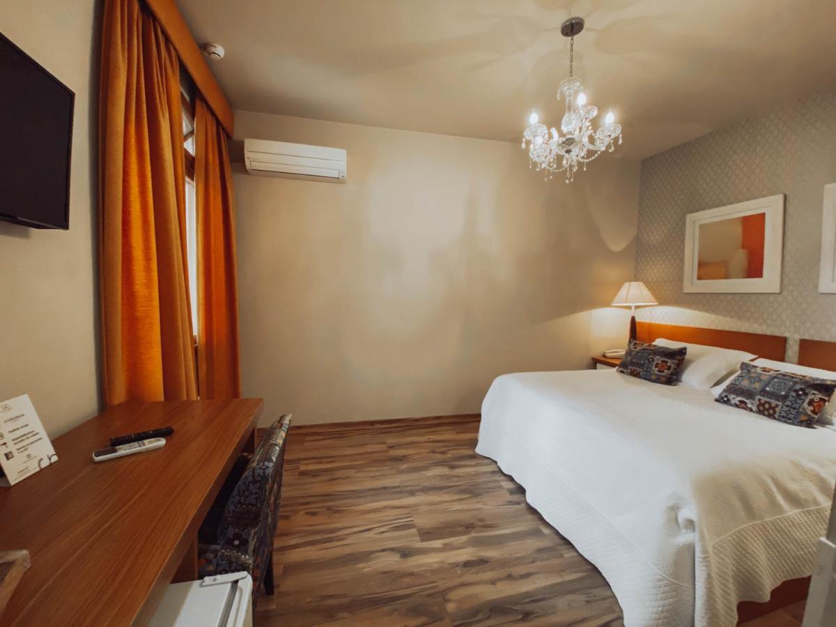 Quarto Deluxe com Cama de Casal ou 2 de Solteiro