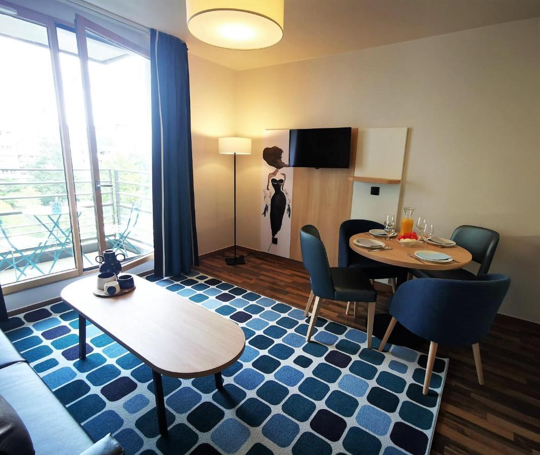 Two-Bedroom Apartment,1263688615:JPEG