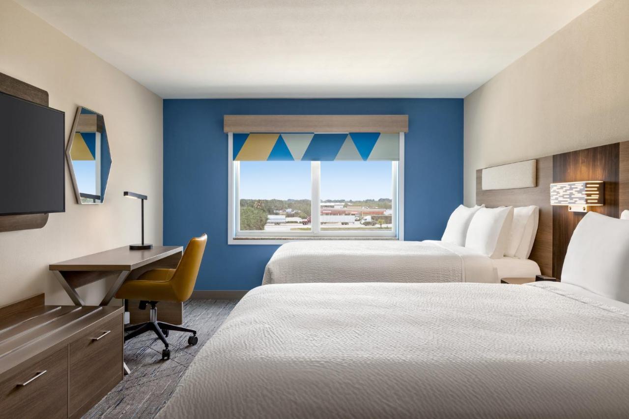 Standard Room with Two Queen Beds