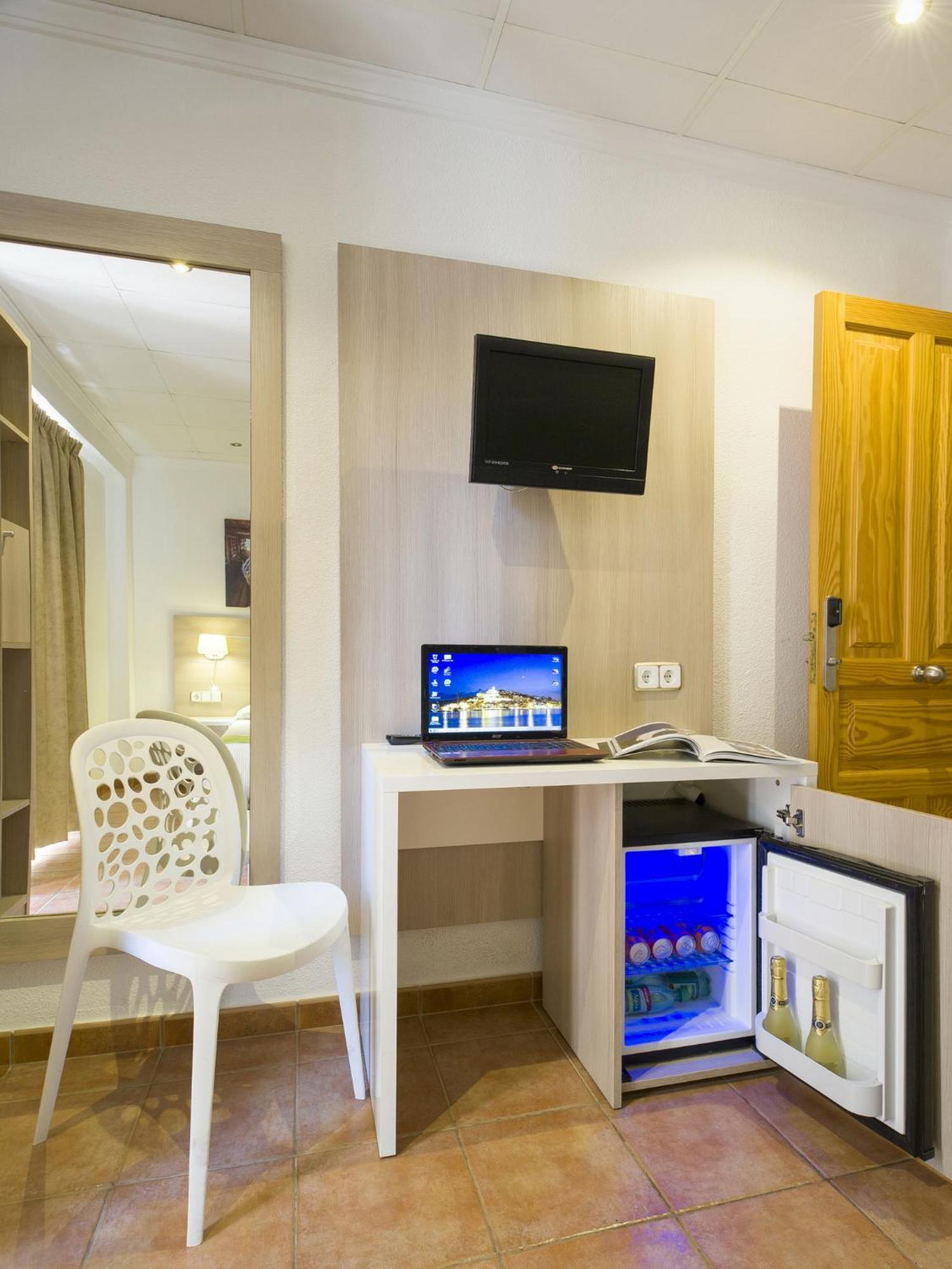 Twin Room Terrace,1272456022:JPEG