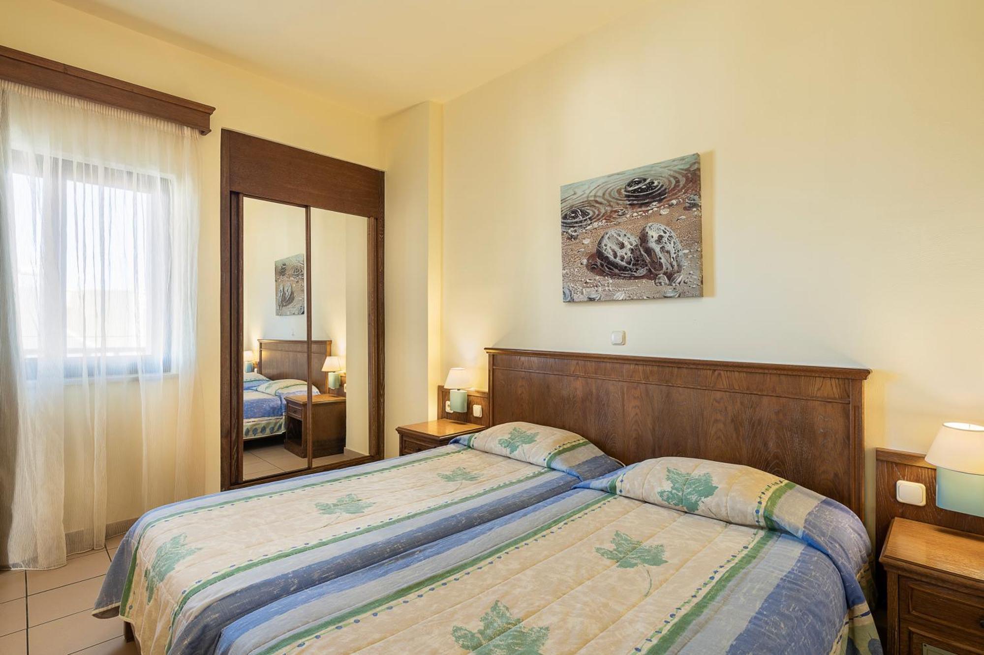 One-Bedroom Apartment Side Sea View