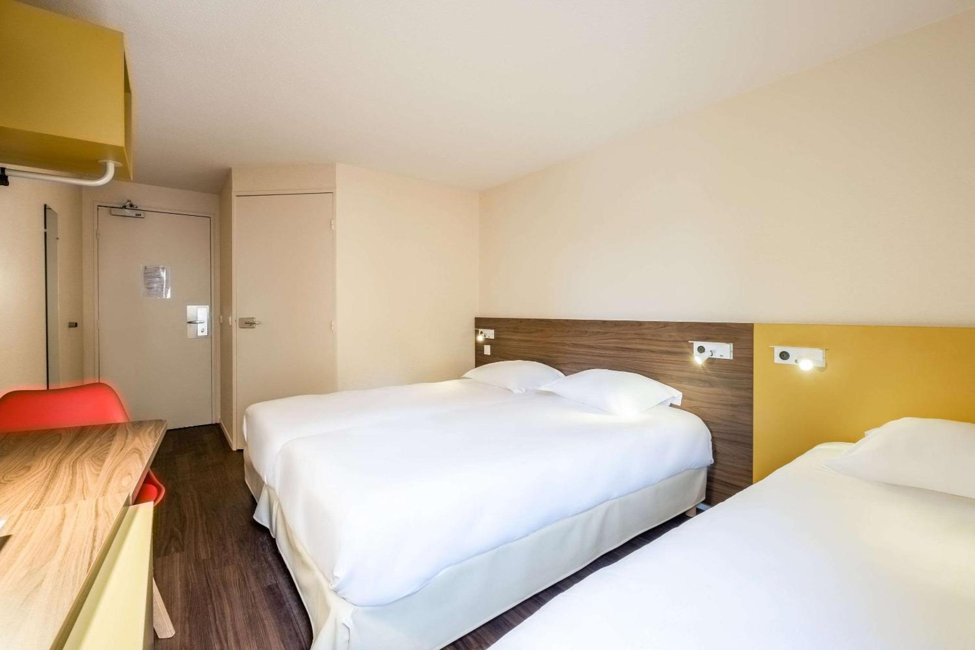 Triple Room Three Single Beds,1273739569:JPEG