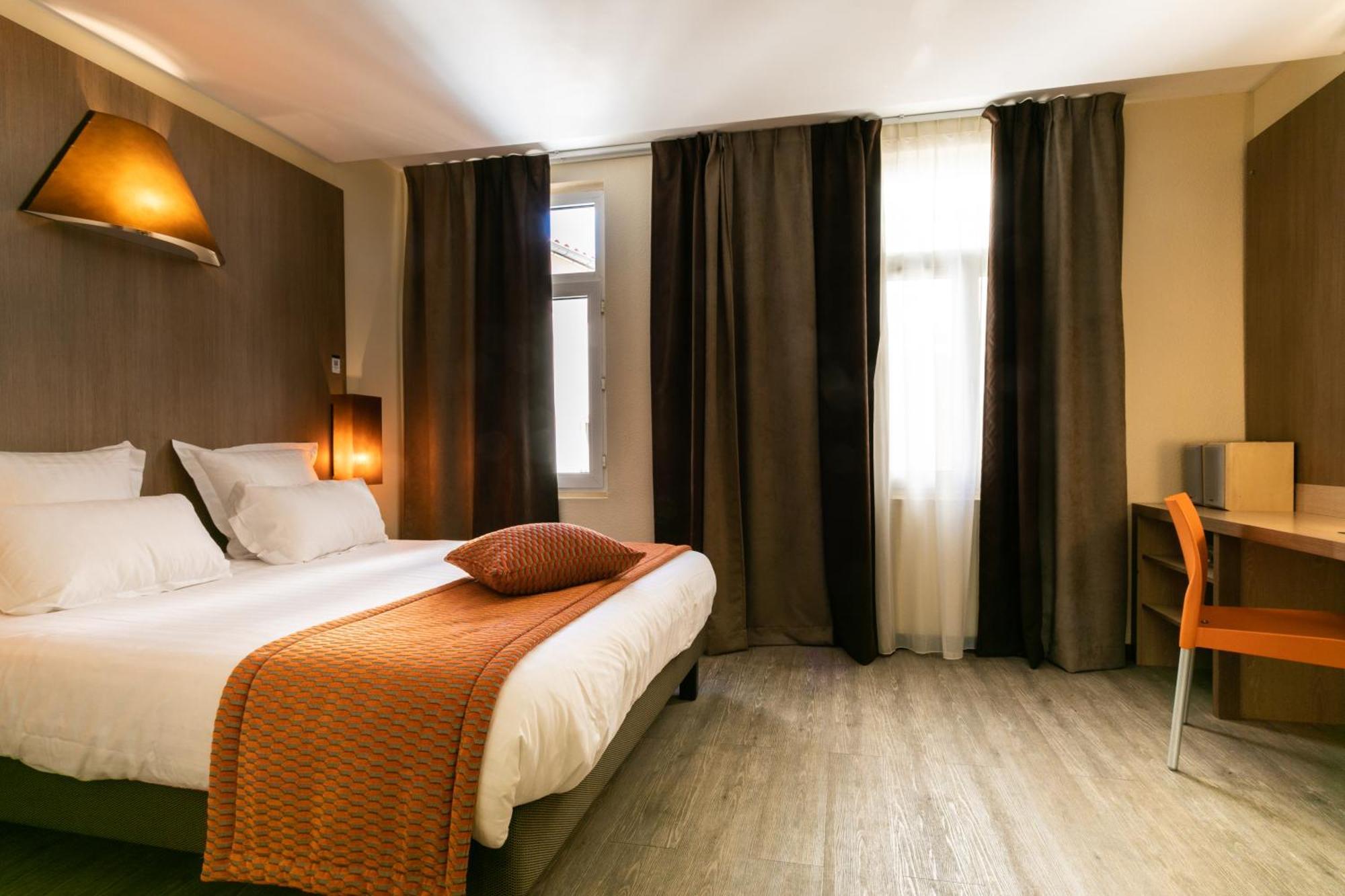 Superior Double Room with Large bed and Bath