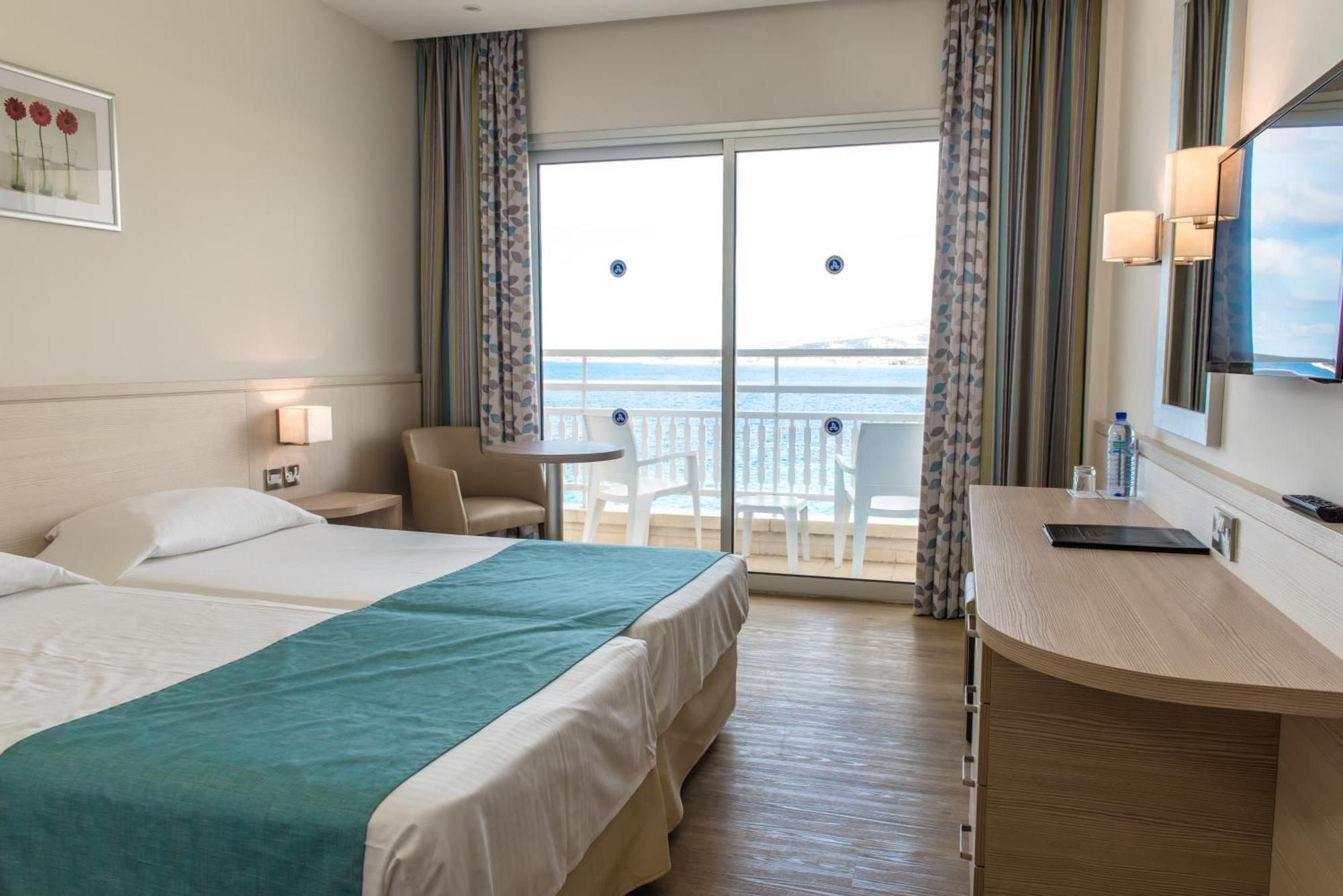 Double or Twin Room Sea View
