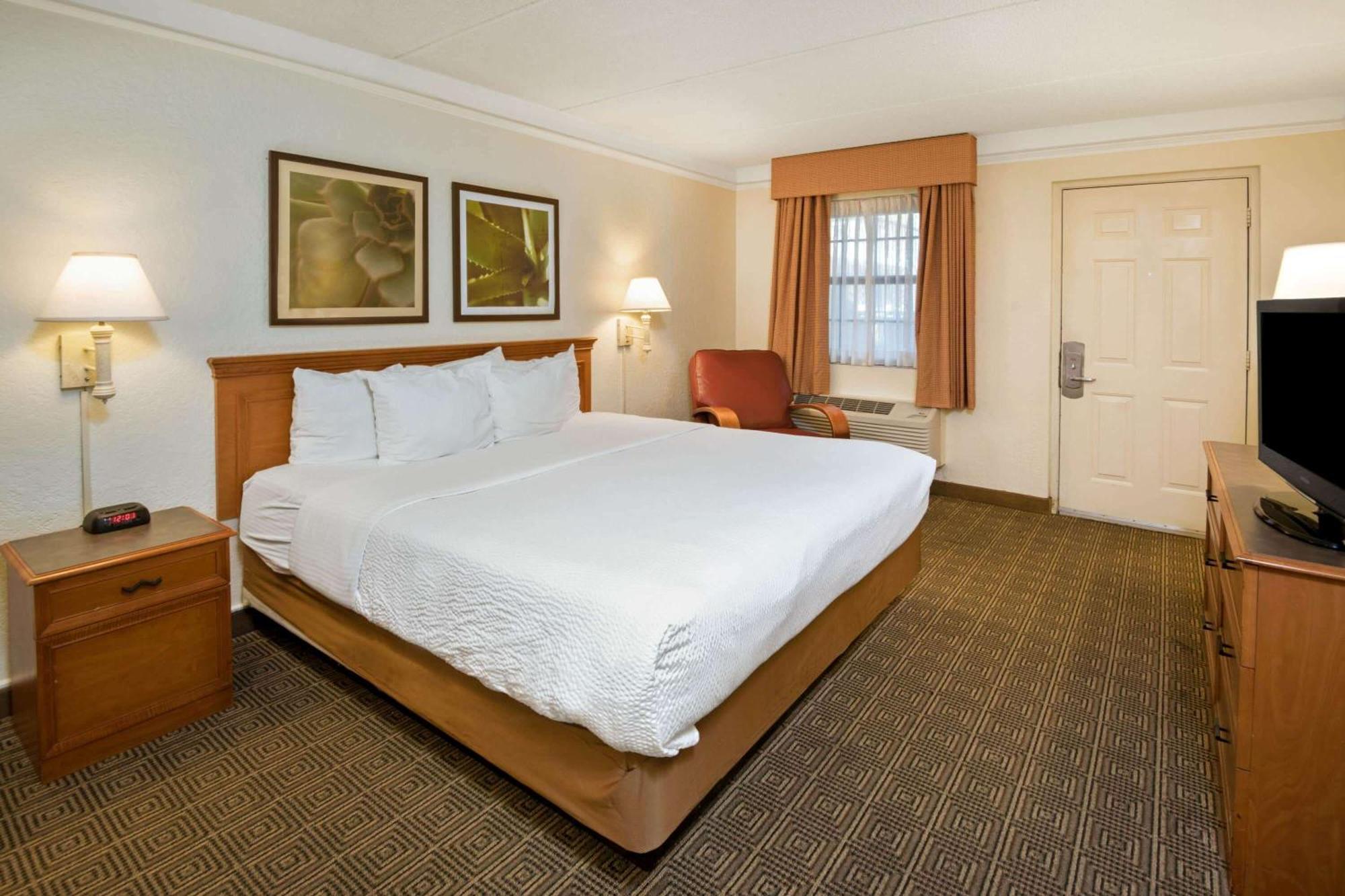Standard King Room,1275589762:JPEG