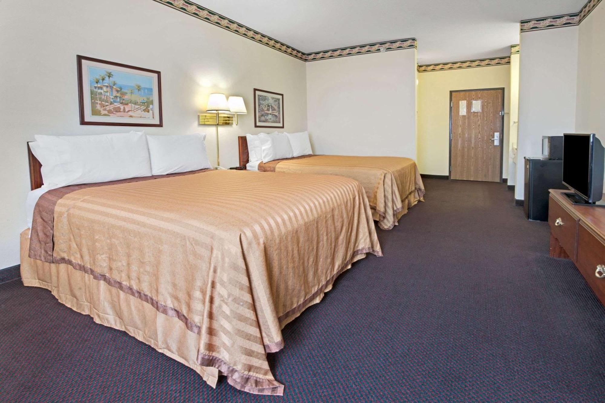 Queen Room Two Queen Beds Non-Smoking