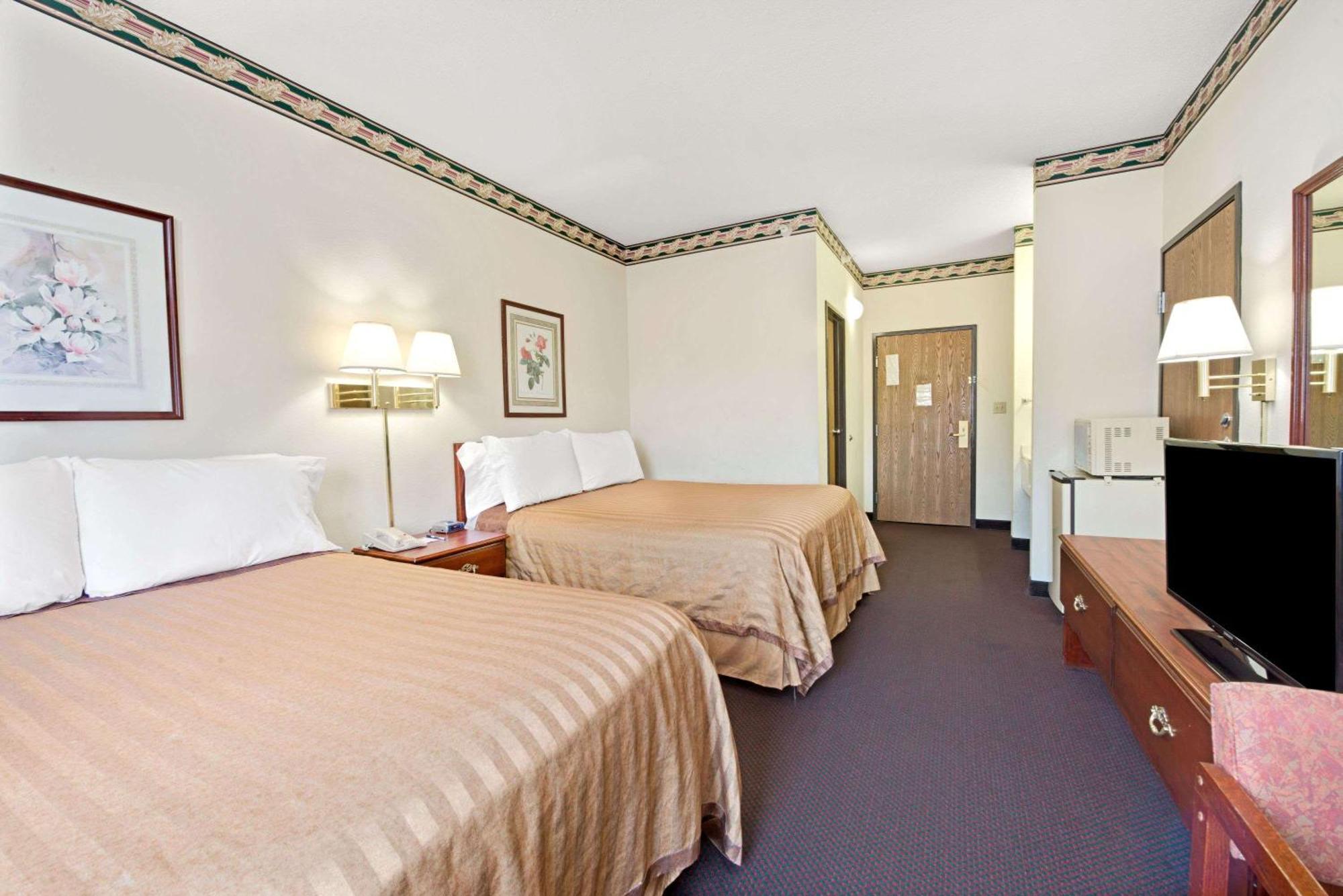 Queen Room Two Queen Beds Non-Smoking