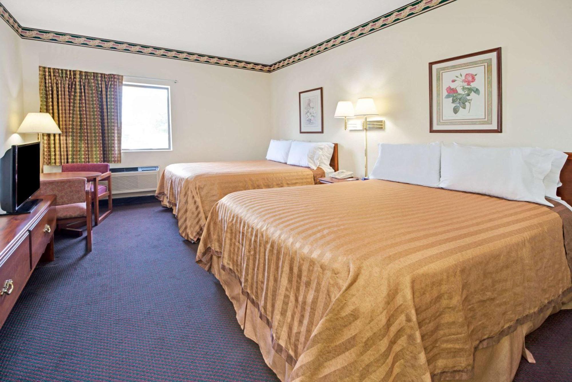 Queen Room Two Queen Beds Non-Smoking