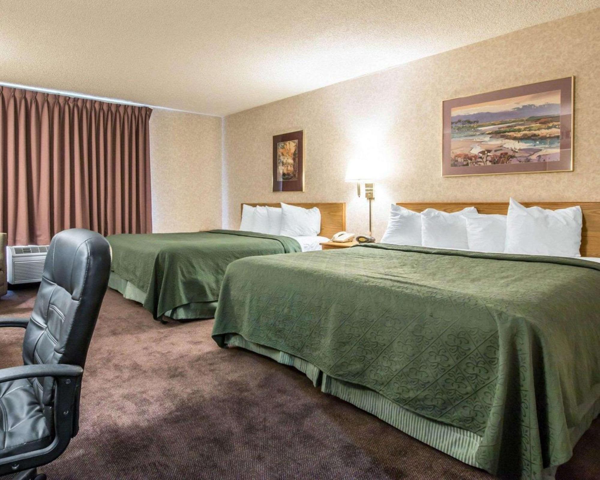 Accessible Room, 2 Queen Beds, Roll-In Shower, Non Smoking