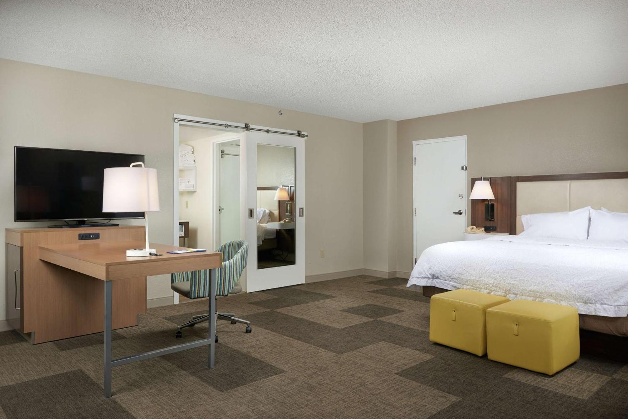 King Suite with Spa Bath - Non-Smoking