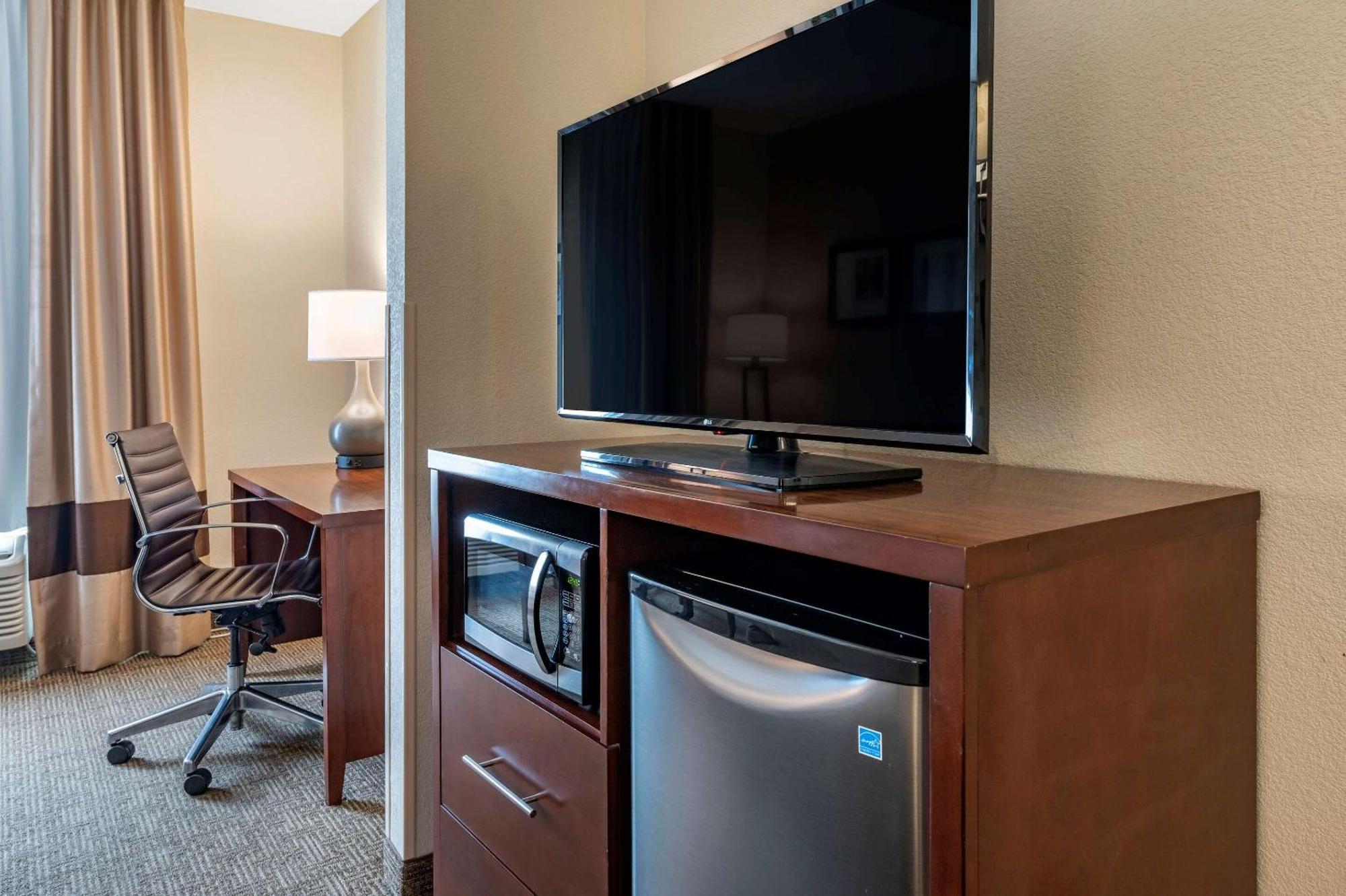 Queen Suite with Two Queen Beds - Non-Smoking