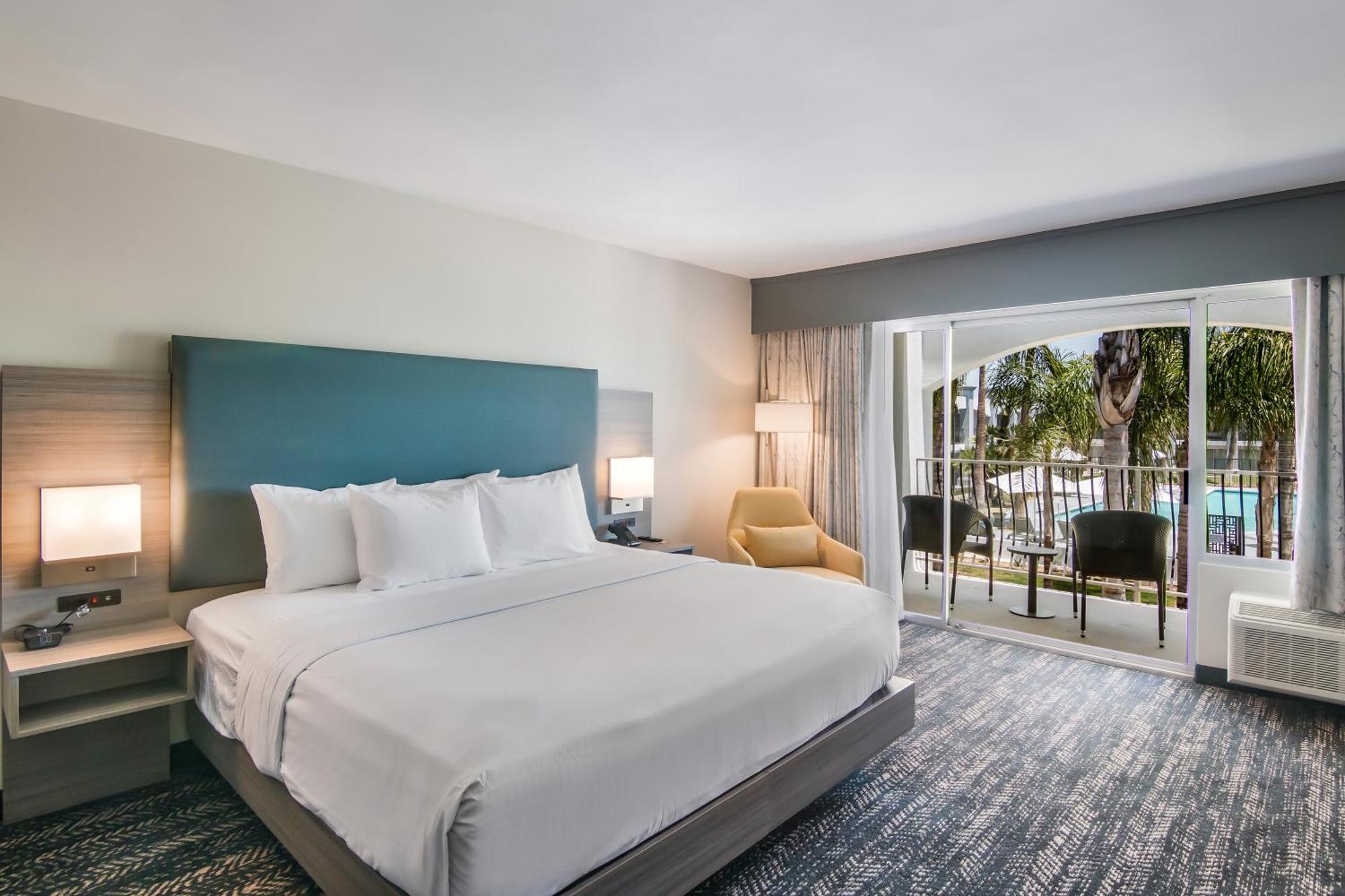 One-Bedroom King Suite with Pool View - Non-Smoking