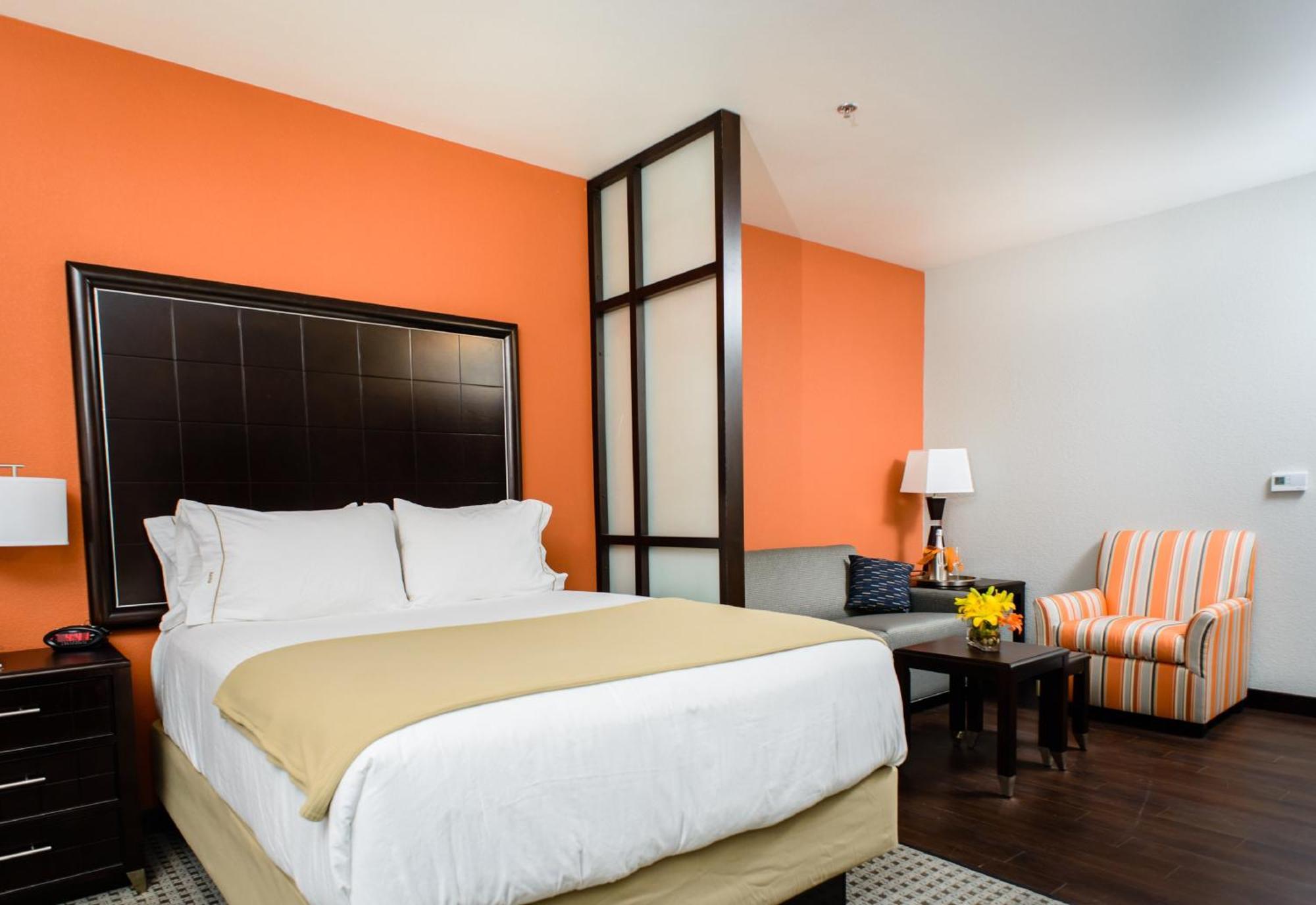 Queen Suite with Two Queen Beds - Hearing Accessible
