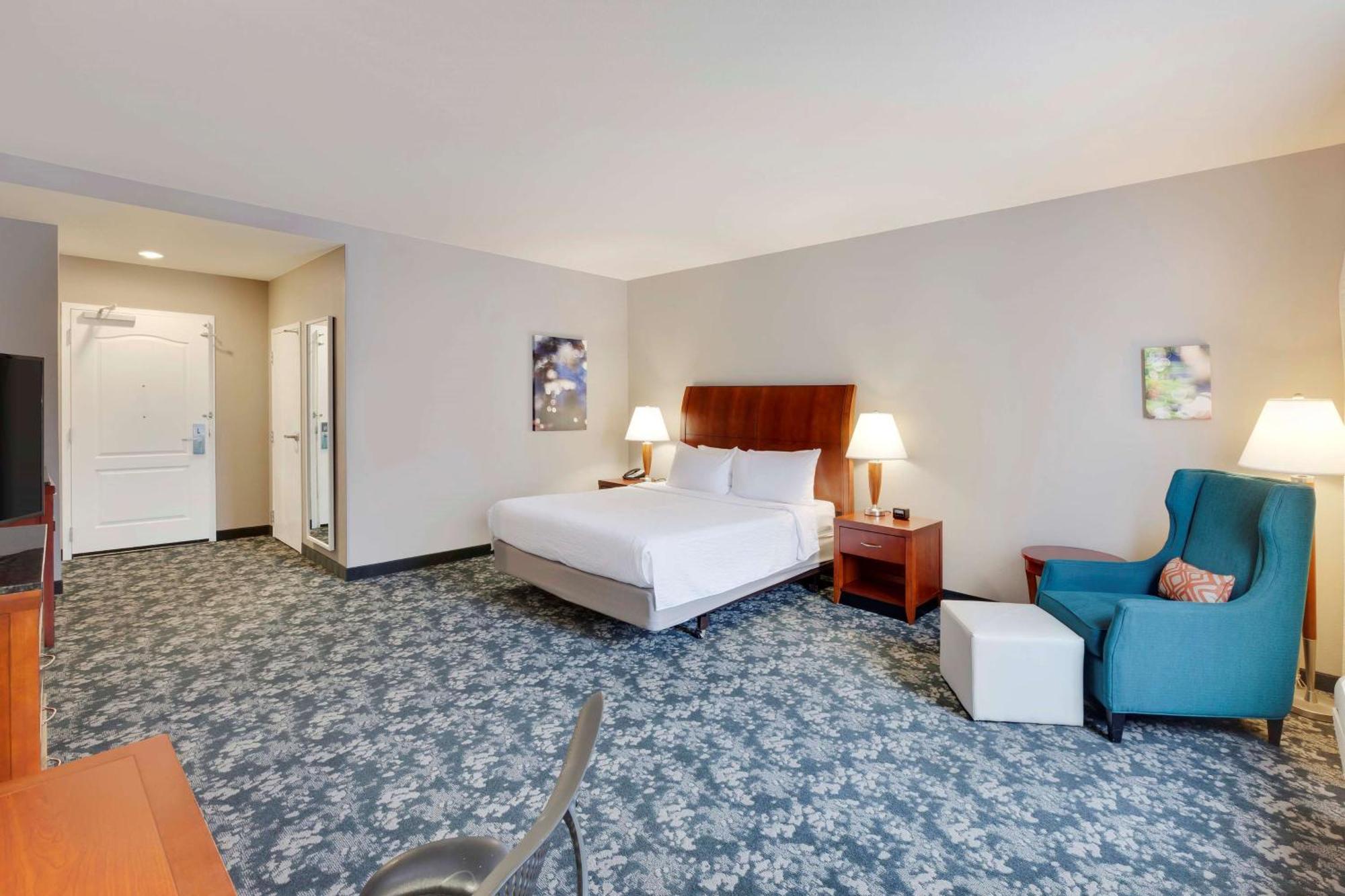 King Suite with Whirpool - Mobility and Hearing Access