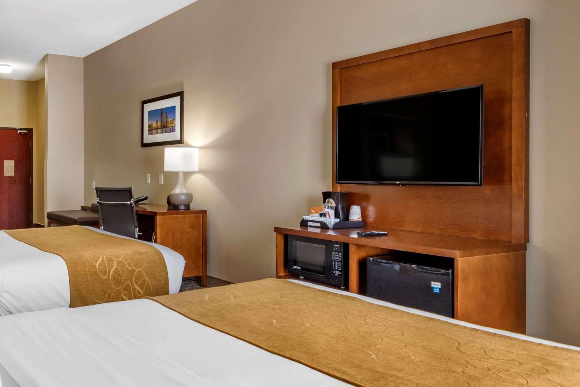 Queen Suite 2 Queen Beds Sofa Bed Disability Access Non Smoking