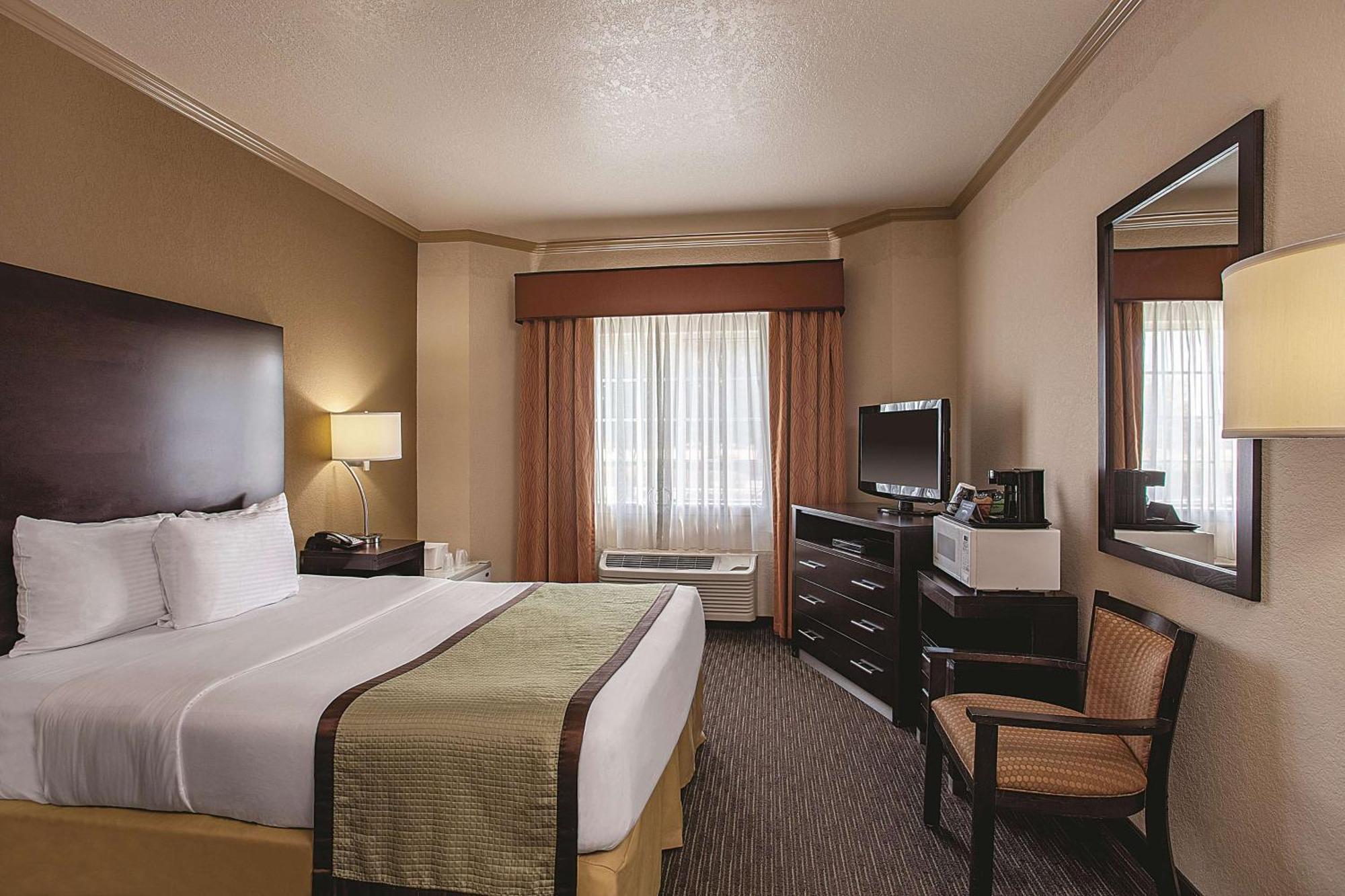 Queen Room Park View Mobility or Hearing Impaired Access Non-Smoking