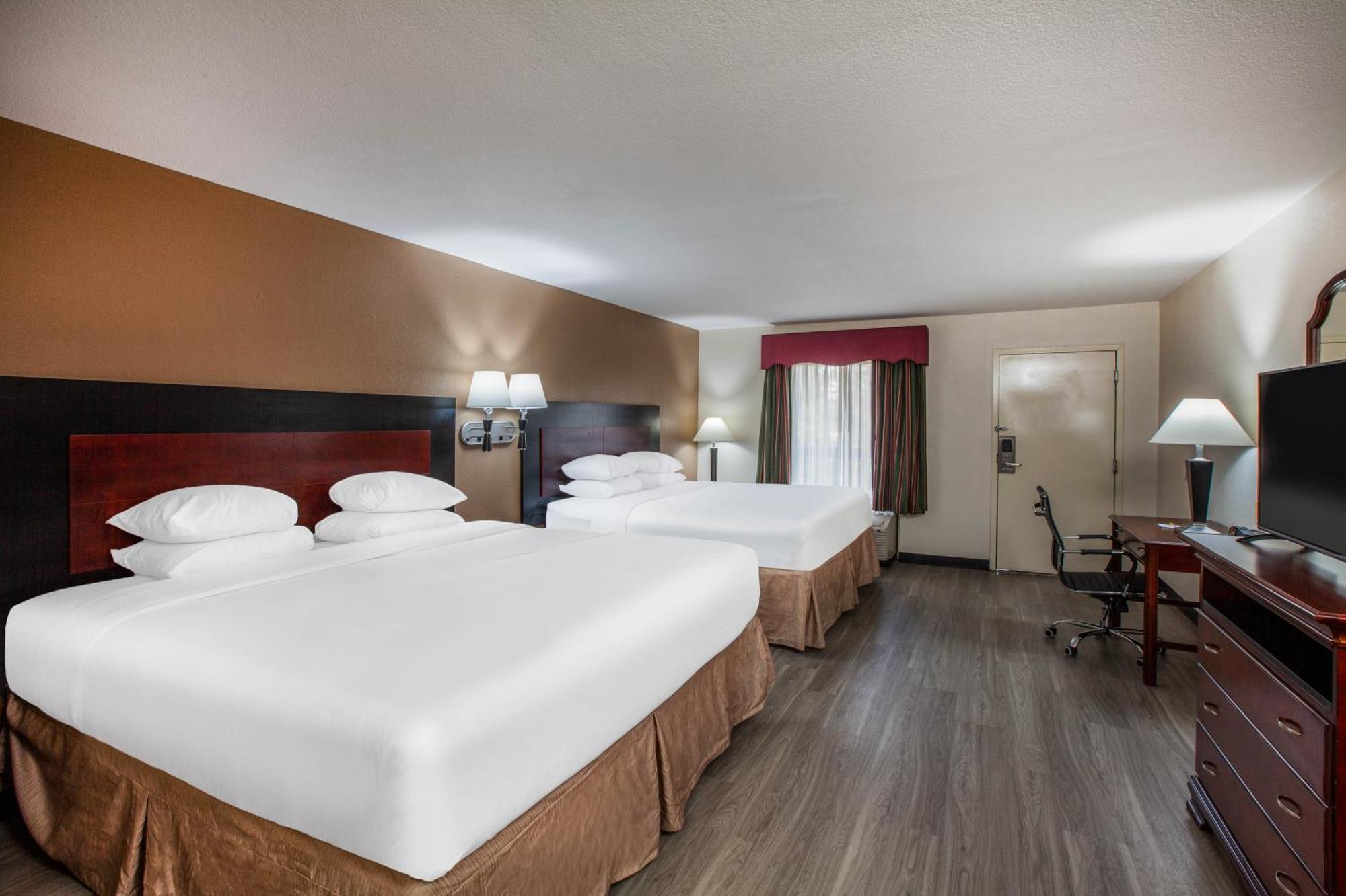 Queen Room Two Queen Beds Non-Smoking