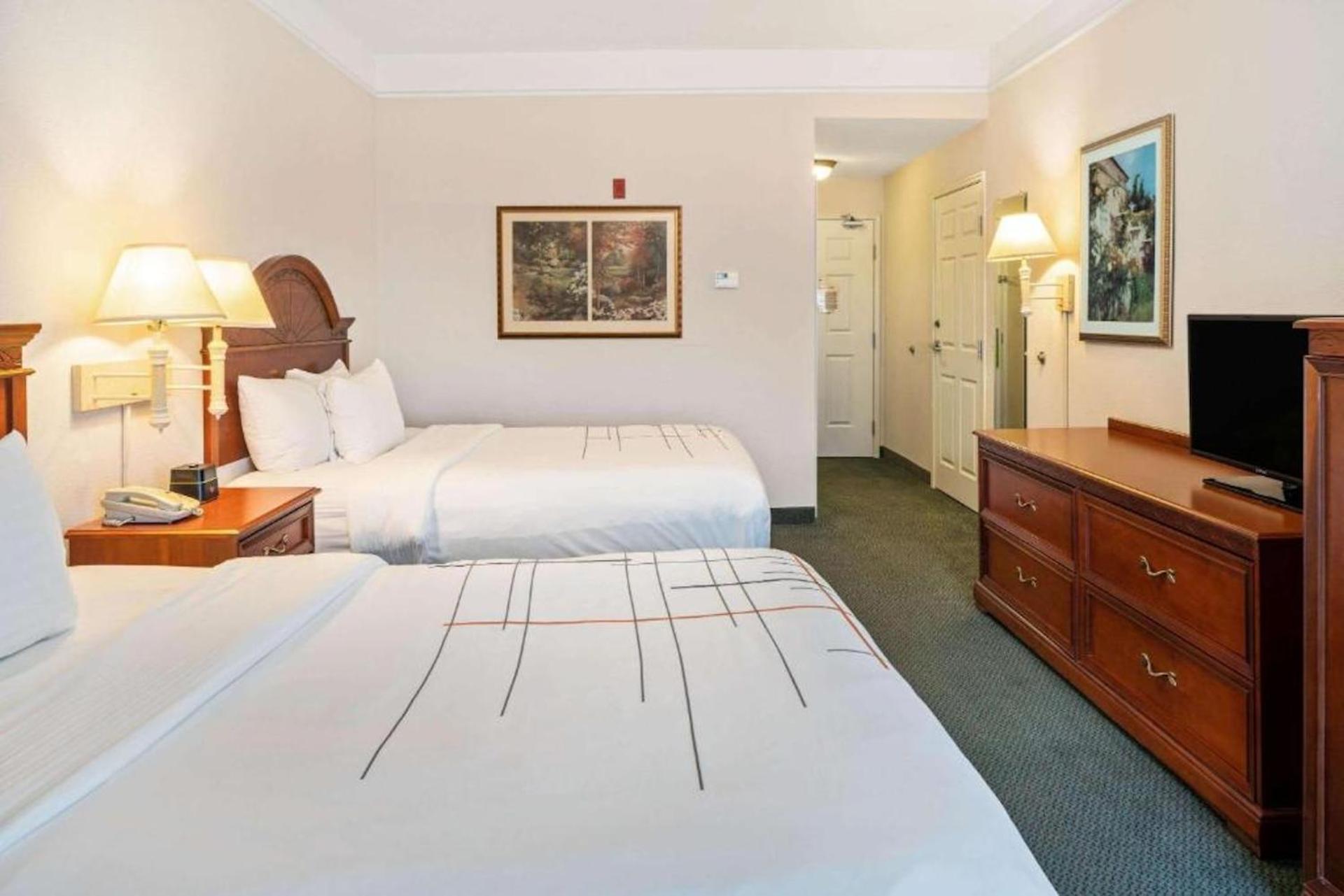 Queen Room with Two Queen Beds and Bath Tub - Mobility Accessible/Non-Smoking