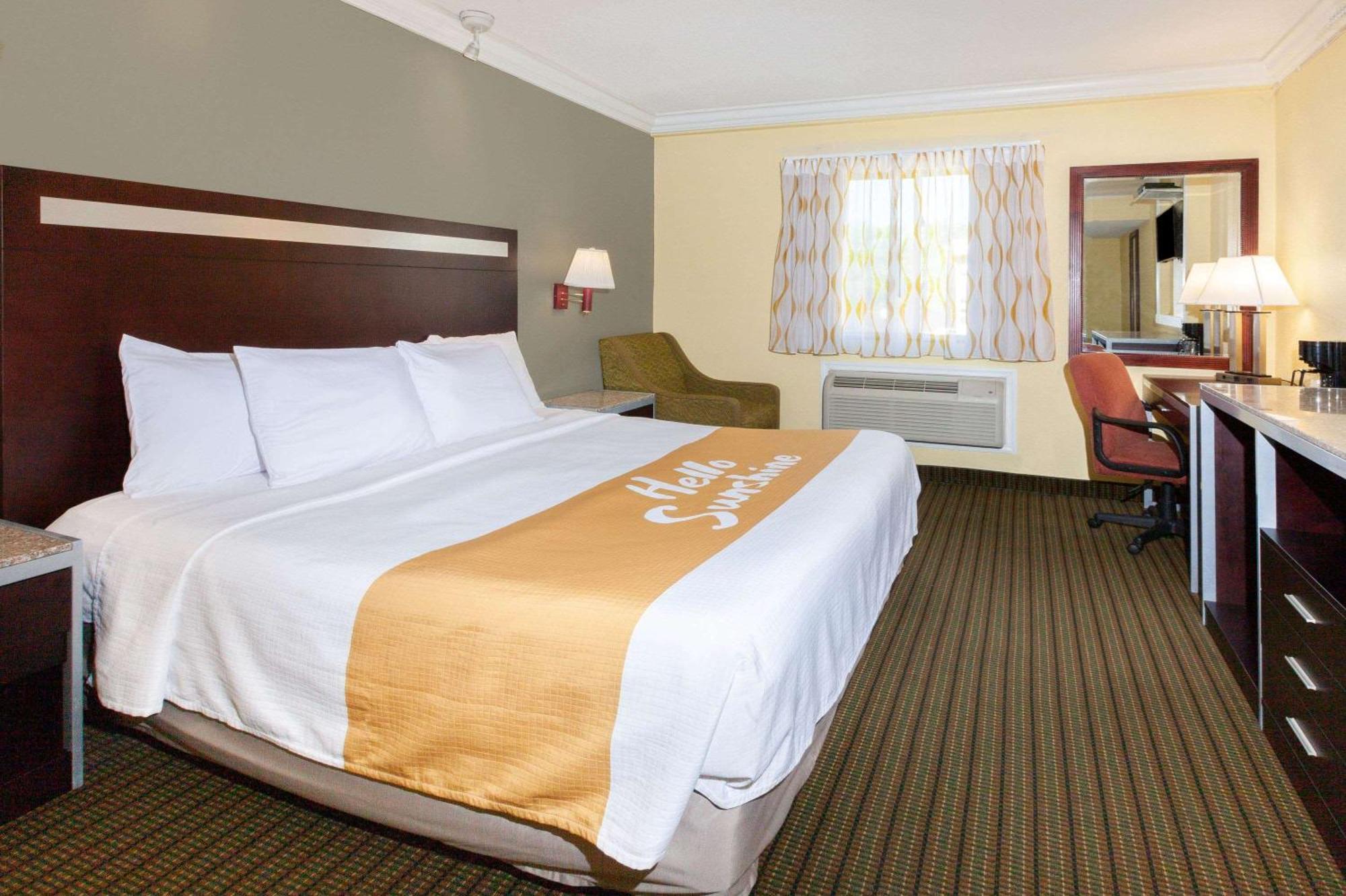 King Room - Non-Smoking