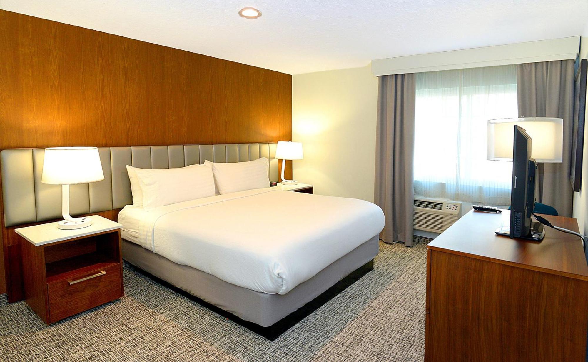 Standard King Room - Non-Smoking