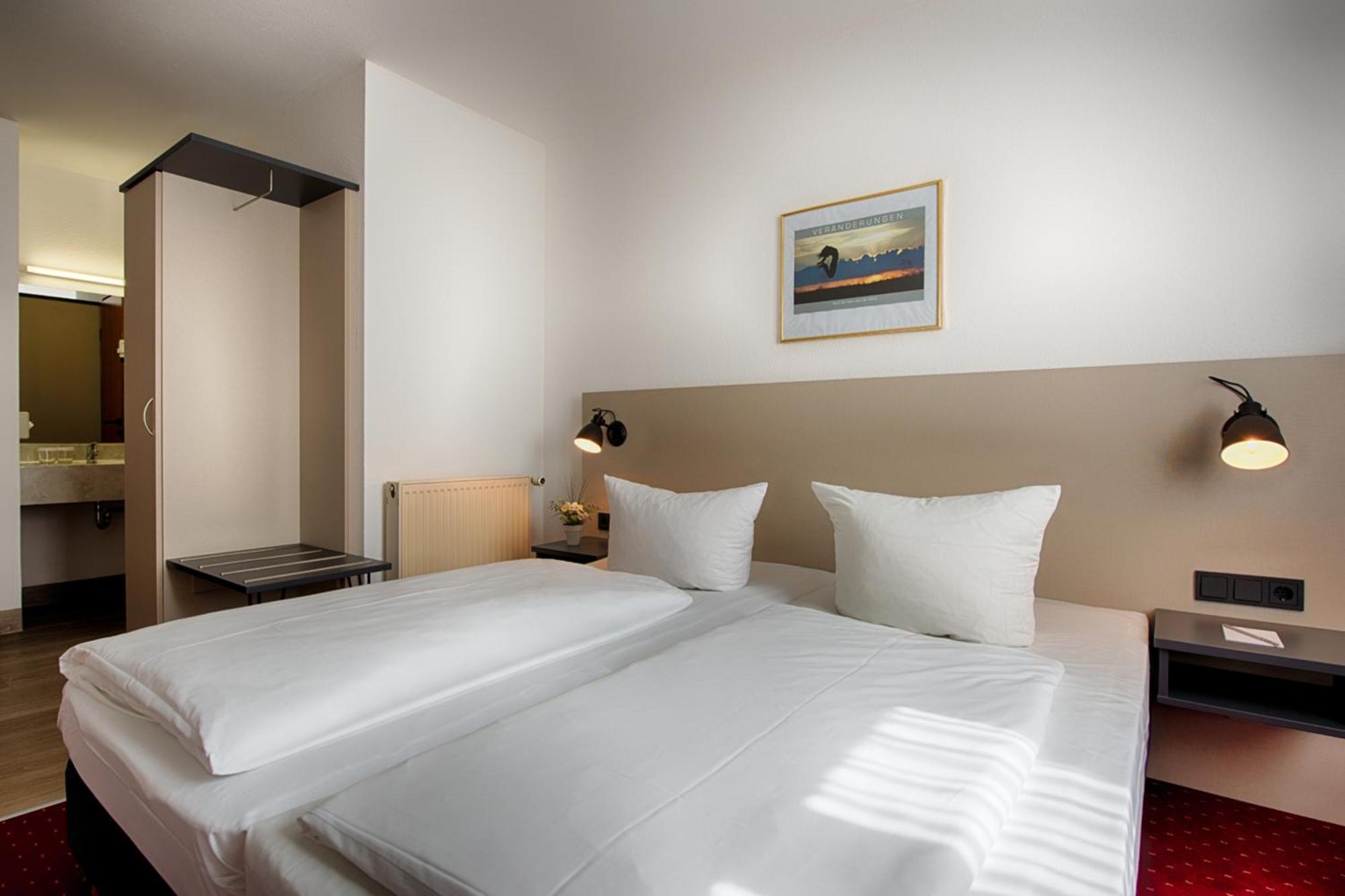 Room Twin Beds