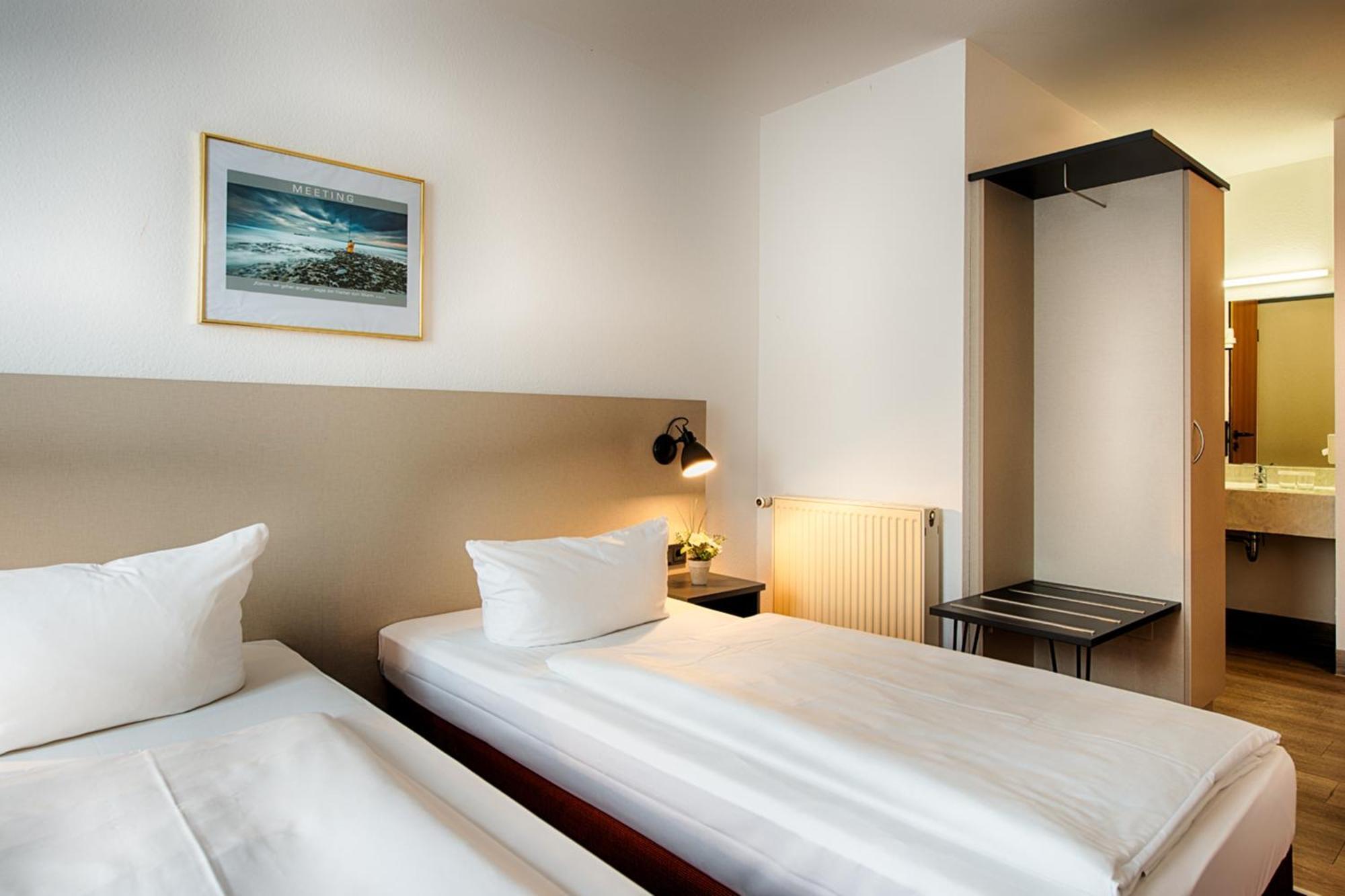Room Twin Beds