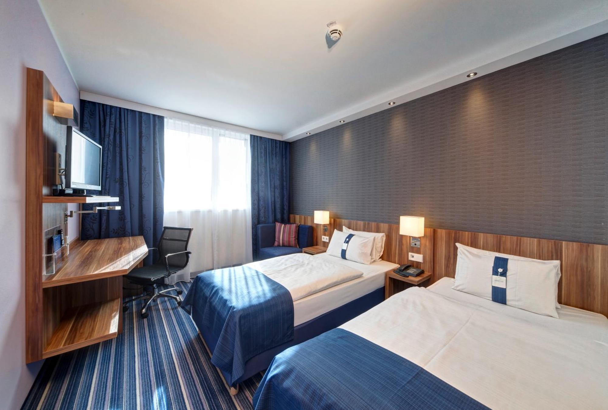 Standard Twin Room Courtyard View